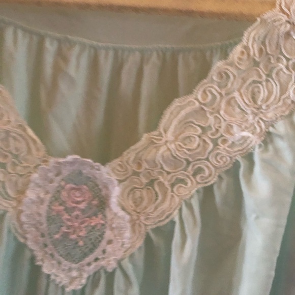 Vintage Barbizon Lace Nightgown-744 $35 or $30 w/offer - Picture 3 of 4